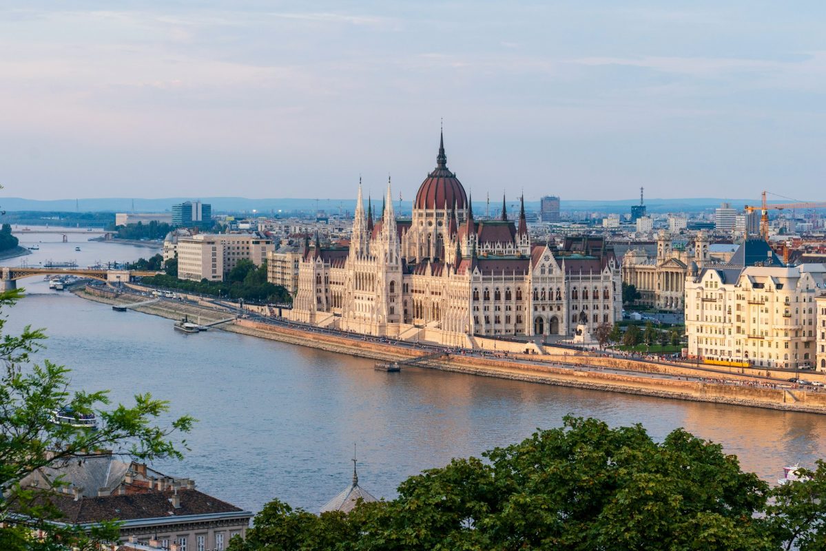 Parlement hongrois (Országház), photographié depuis les hauteurs de Buda