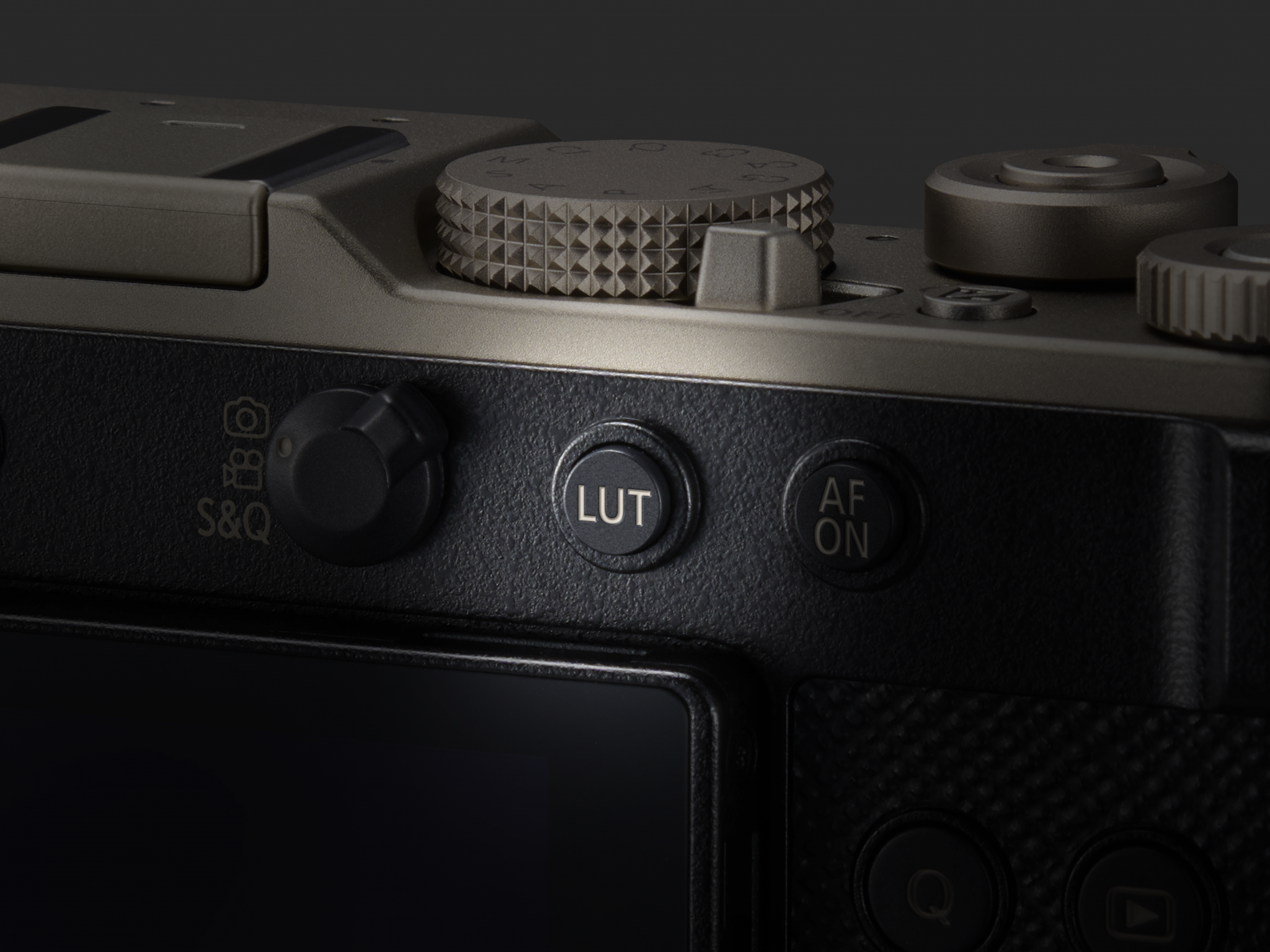 Panasonic Lumix L10 : zoom Leica, capteur 4/3 et LUT temps réel dans un compact de voyage