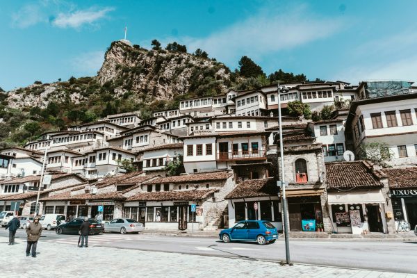 Vue du village de Berat en Albanie