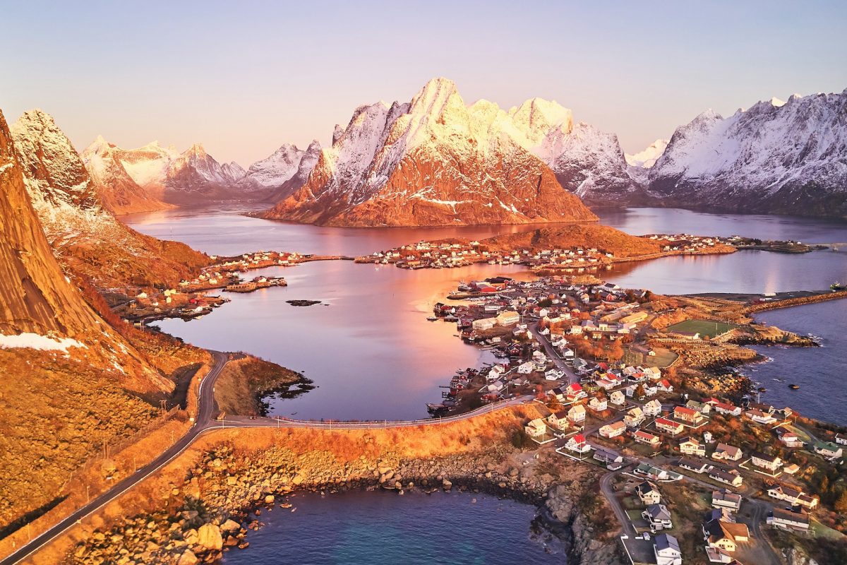 Village de Reine dans les Lofoten, Norvège, destination Vacances Bleues