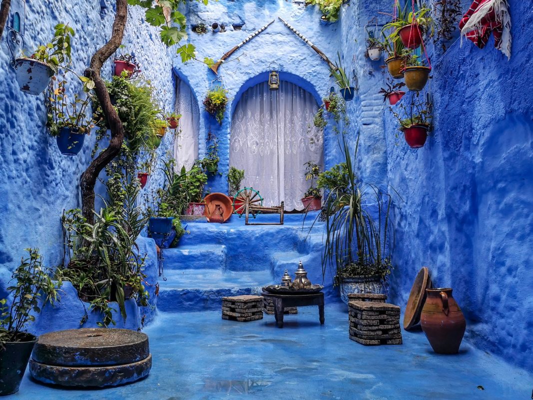 Vue d'une rue de Chefchaouen au Maroc