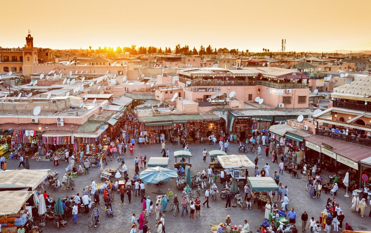 Le marché de nuits à Marrakech au Maroc