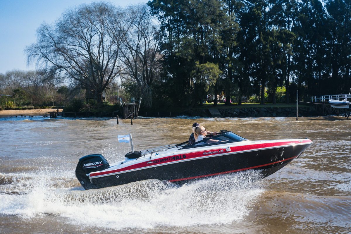 bateau hors-bord sans-permis disponible à la location
