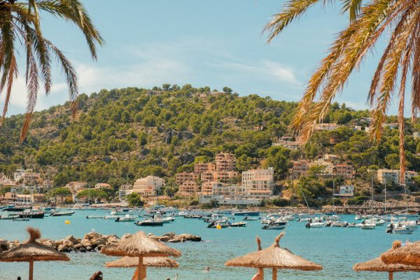 Bateaux dans le port de Soler aux Baléares ouverts à la location